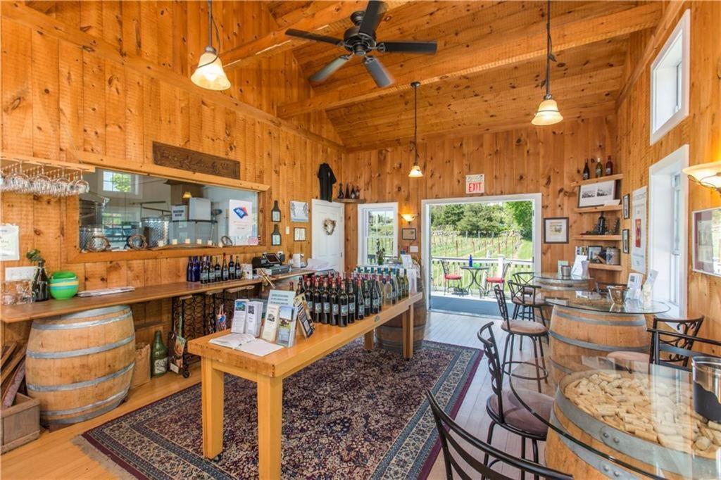 ווסטרלי The Langworthy Inn & Winery מראה חיצוני תמונה